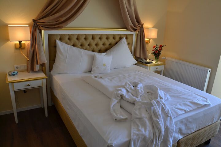 Room 4 of 68
