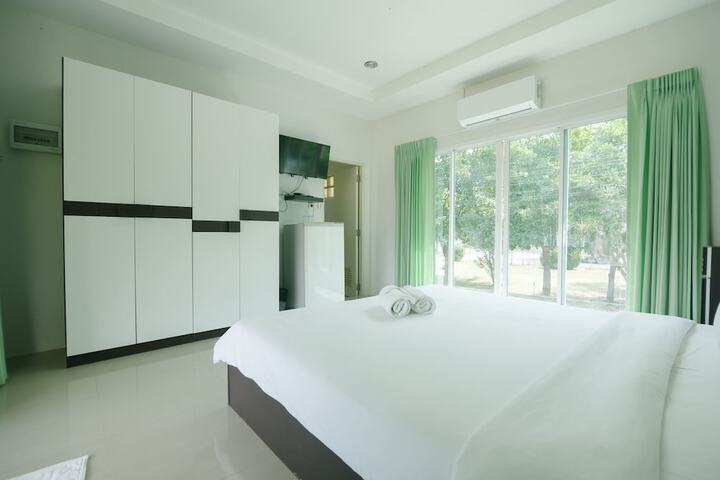 Room 17 of 104