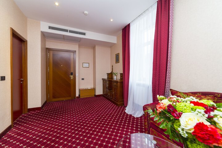 Room 27 of 79
