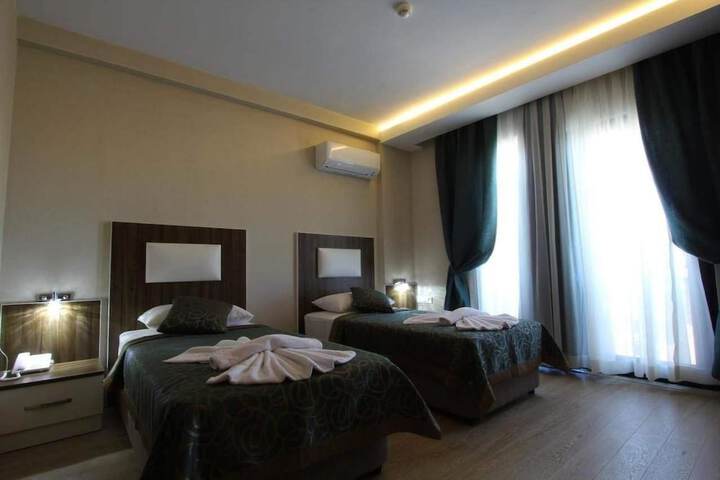Room 13 of 32