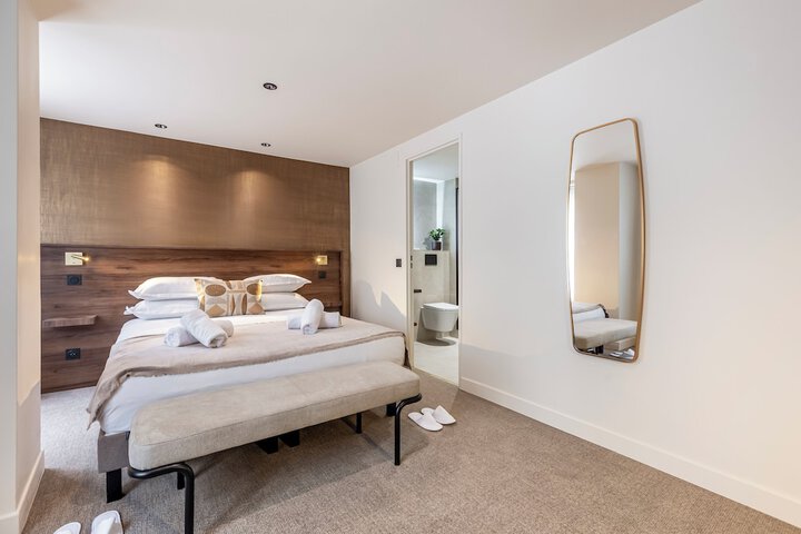 Room 30 of 65