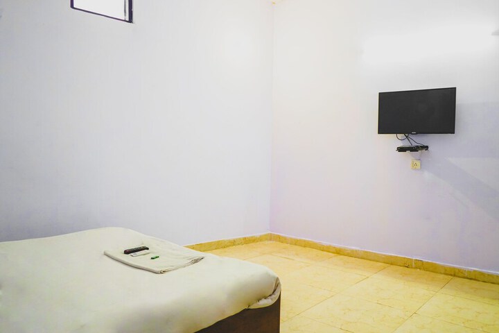 Room 4 of 6