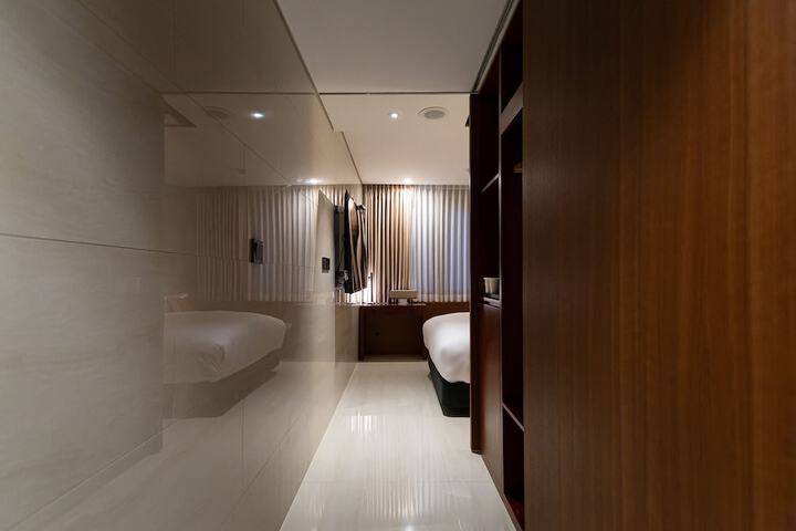 Room 13 of 29