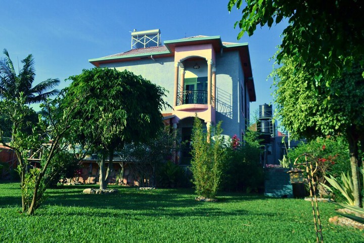Hotel Exterior 29 of 42