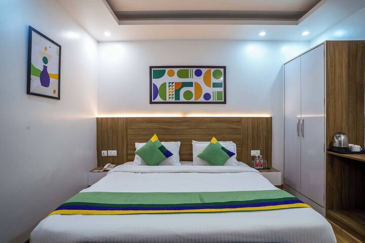 Room 3 of 6