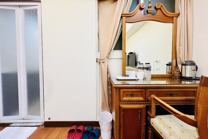 Room 19 of 36