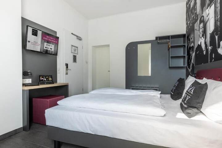 Room 35 of 48