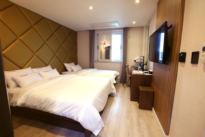 Room 9 of 22