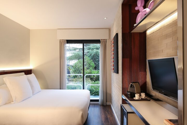 Room 8 of 75