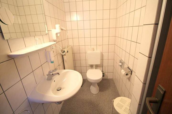 Room 18 of 25