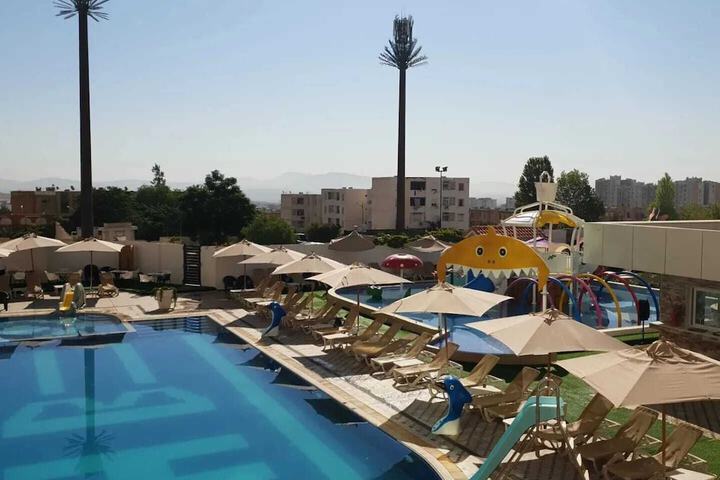 Pool 13 of 24