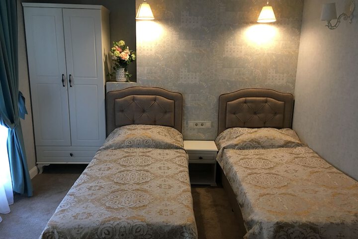 Room 6 of 44