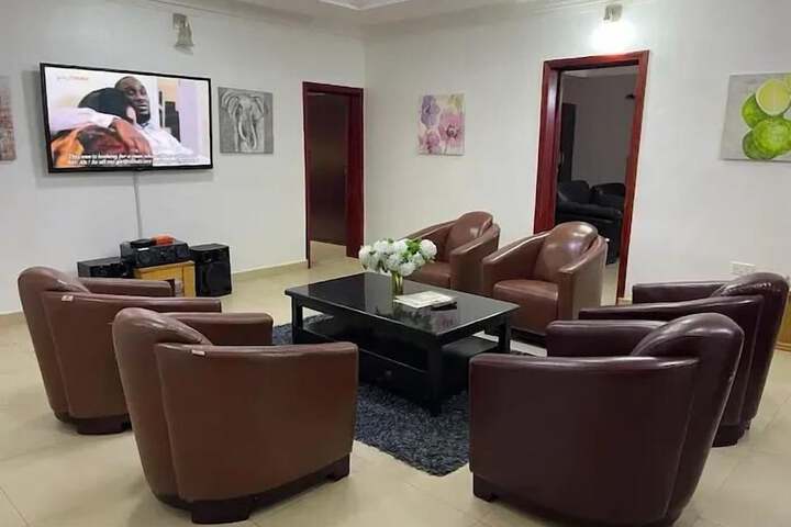 Room 27 of 76