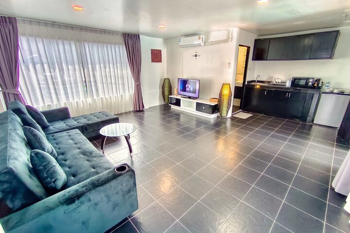 Room 17 of 33