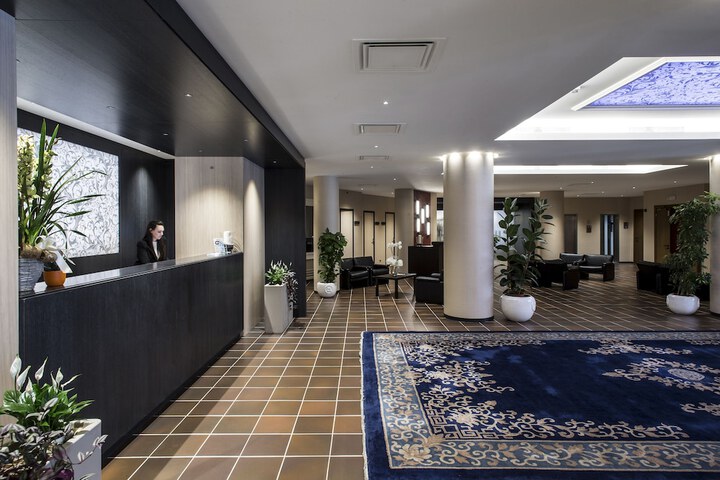 Entrance & Lobby