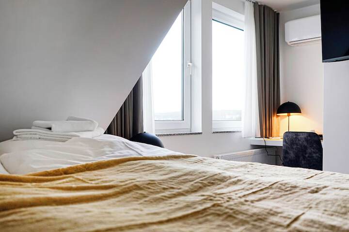 Room 40 of 179