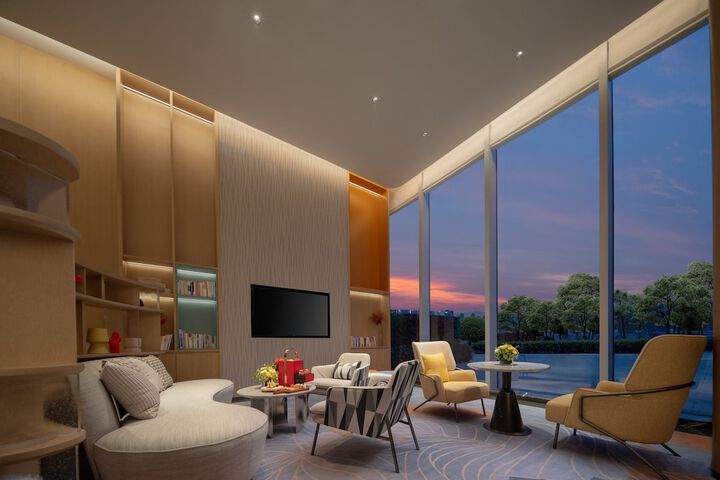Lounge 50 of 67
