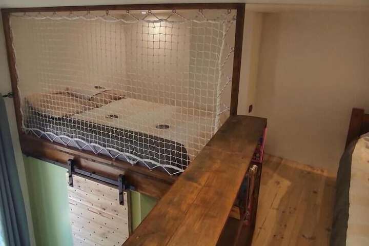 Room 8 of 14