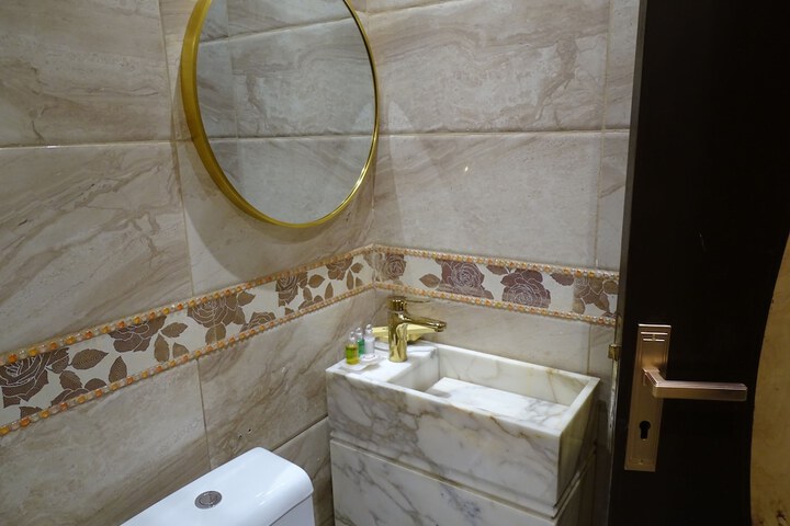 Room 20 of 28
