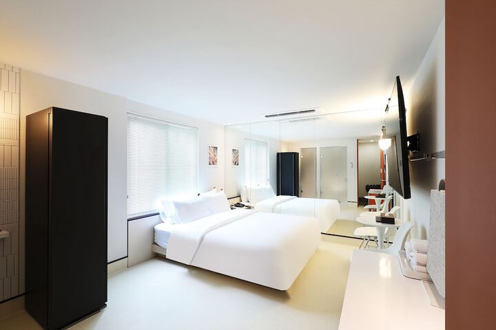 Room 26 of 40