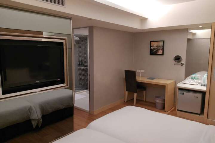 Room 28 of 78