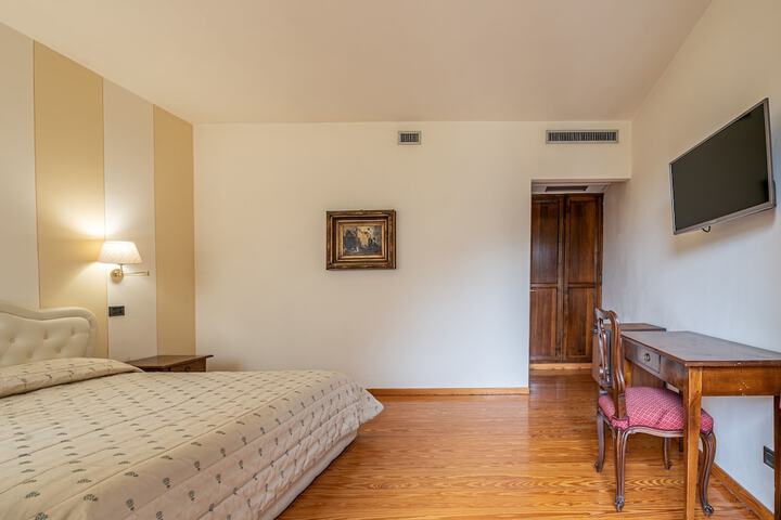 Room 9 of 54