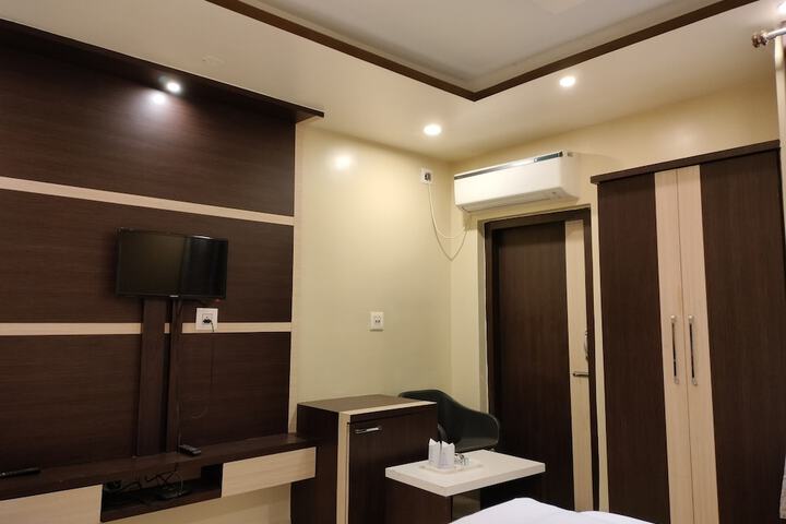 Room 114 of 150