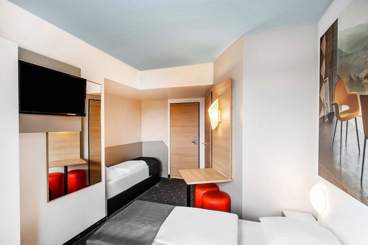Room 6 of 25