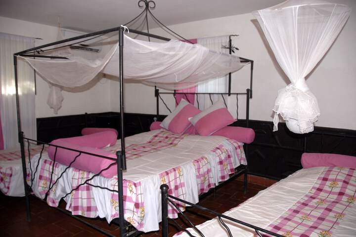 Room 5 of 106