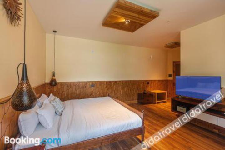 SaffronStays Monarch Manor Manali regal mansion
