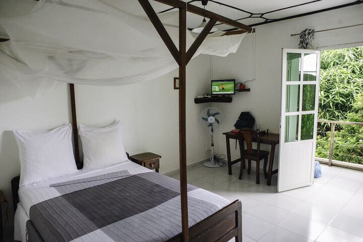 Room 9 of 27