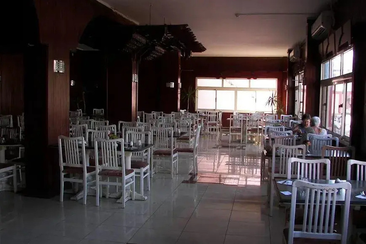 Dining 16 of 16