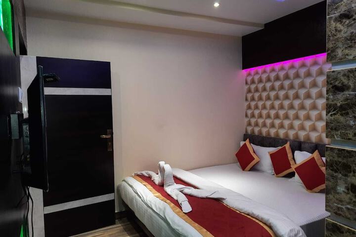 Room 14 of 36