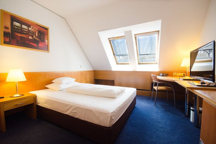 Room 37 of 70