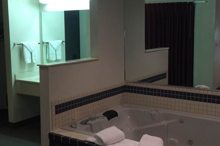 1 King Bed (2 of 11)