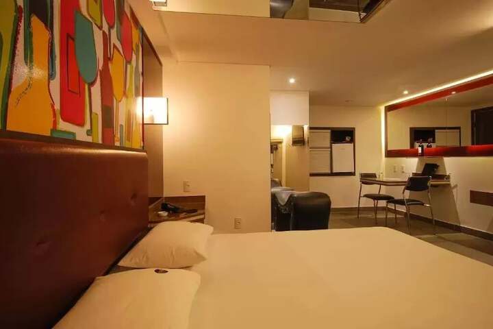 Room 20 of 37