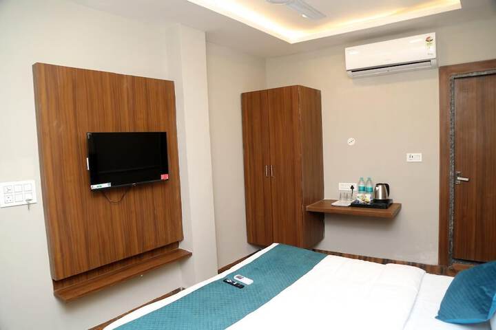 Room 10 of 34
