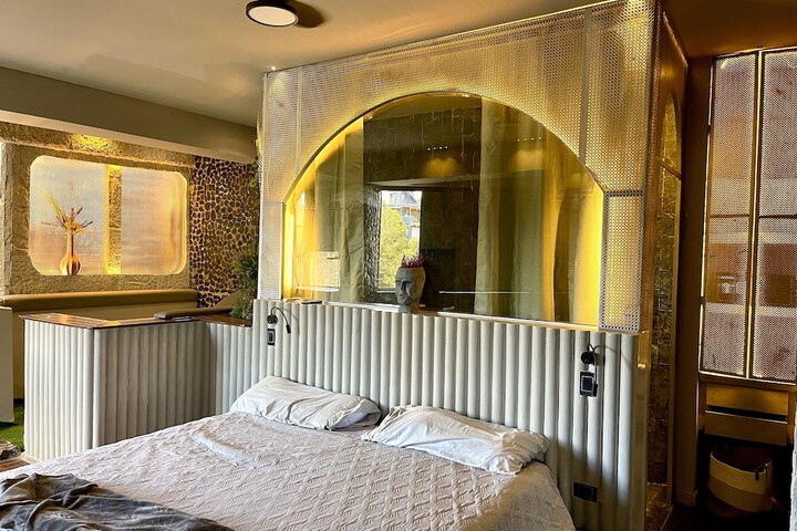 Room 46 of 87