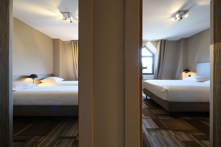 Room 11 of 83
