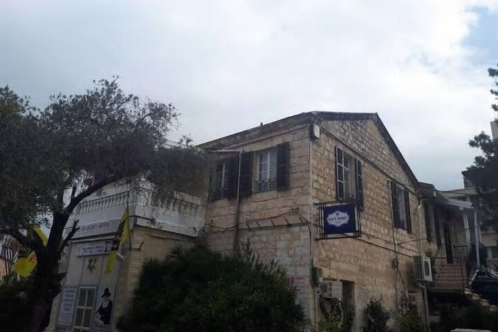 Hotel Entry