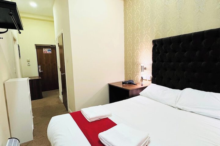 Room 28 of 43