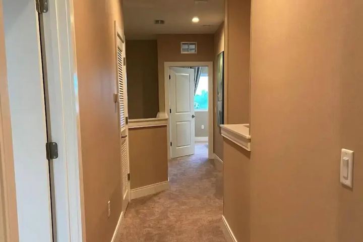 Room 10 of 21