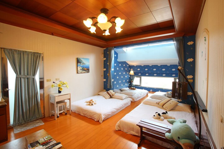 Room 12 of 33