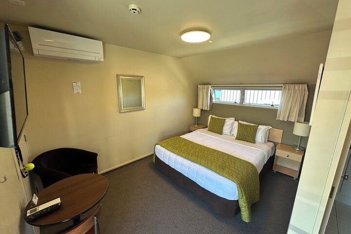 Room 13 of 38