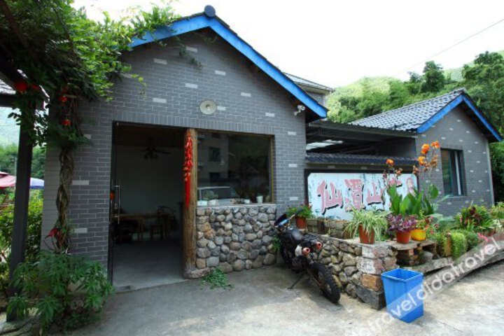Mogan Lake Hills Cents