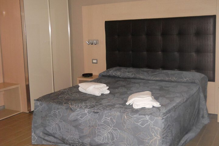 Room 7 of 66