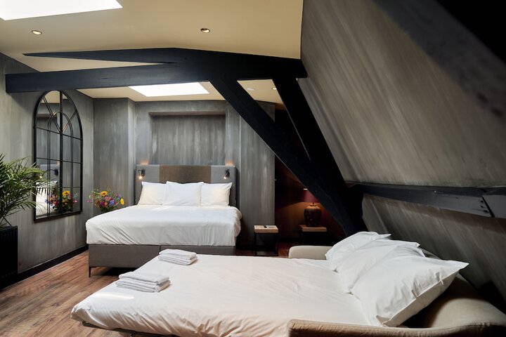 Room 6 of 34
