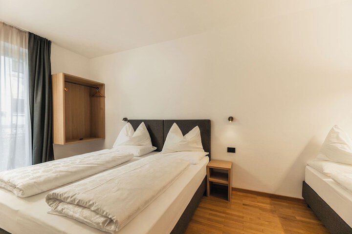 Room 16 of 99