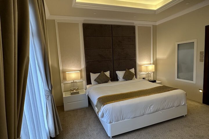 Room 11 of 104