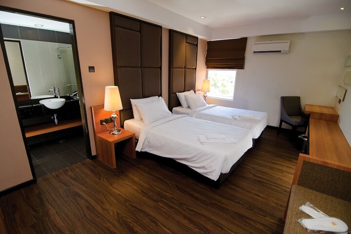 Room 4 of 34